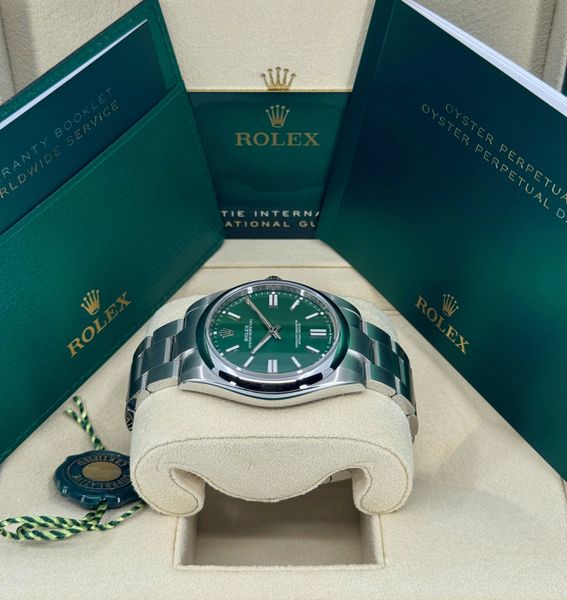 Rolex Oyster Perpetual 124300